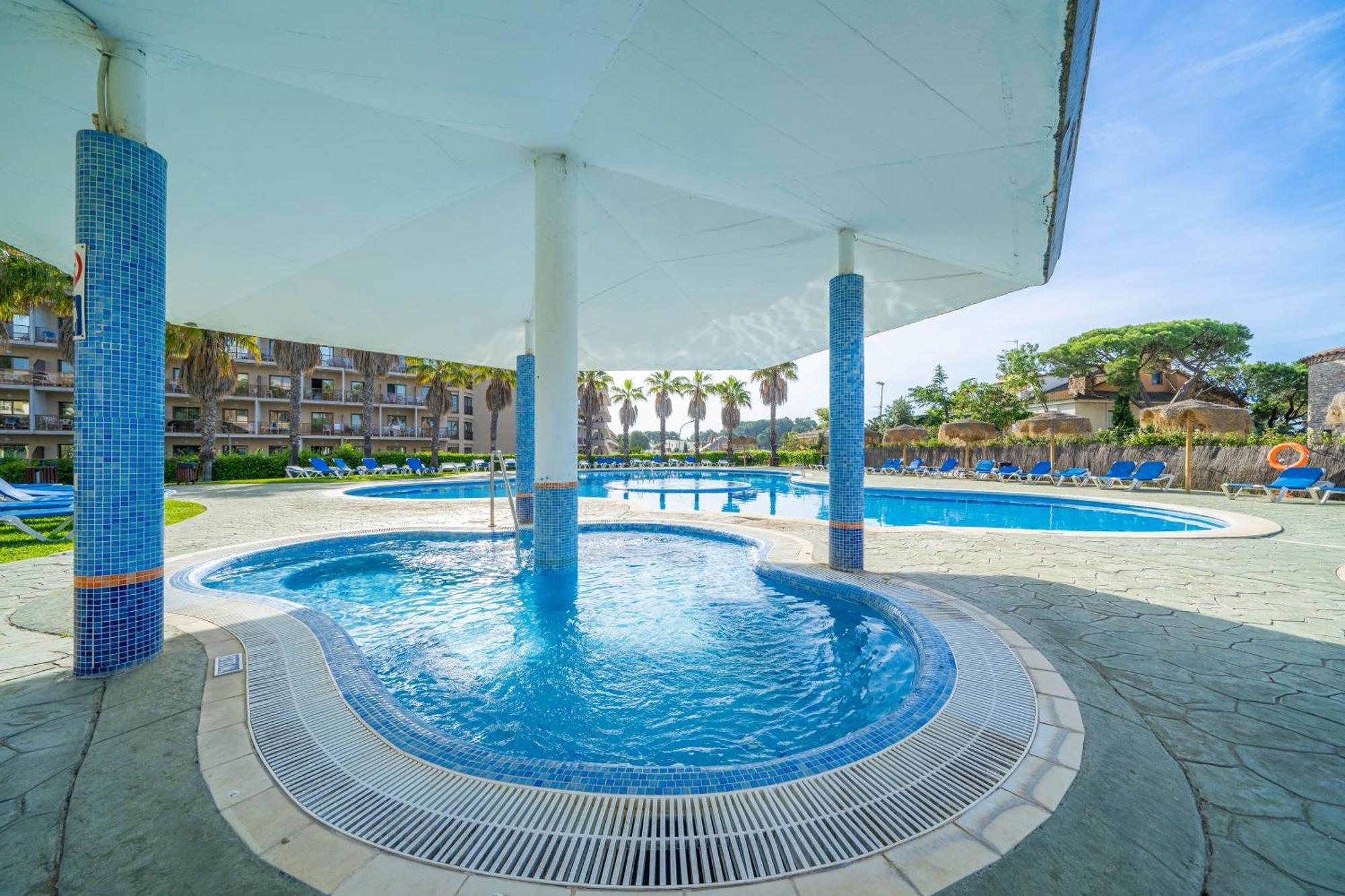 Aparthotel Ar Bolero Park Lloret de Mar Esterno foto