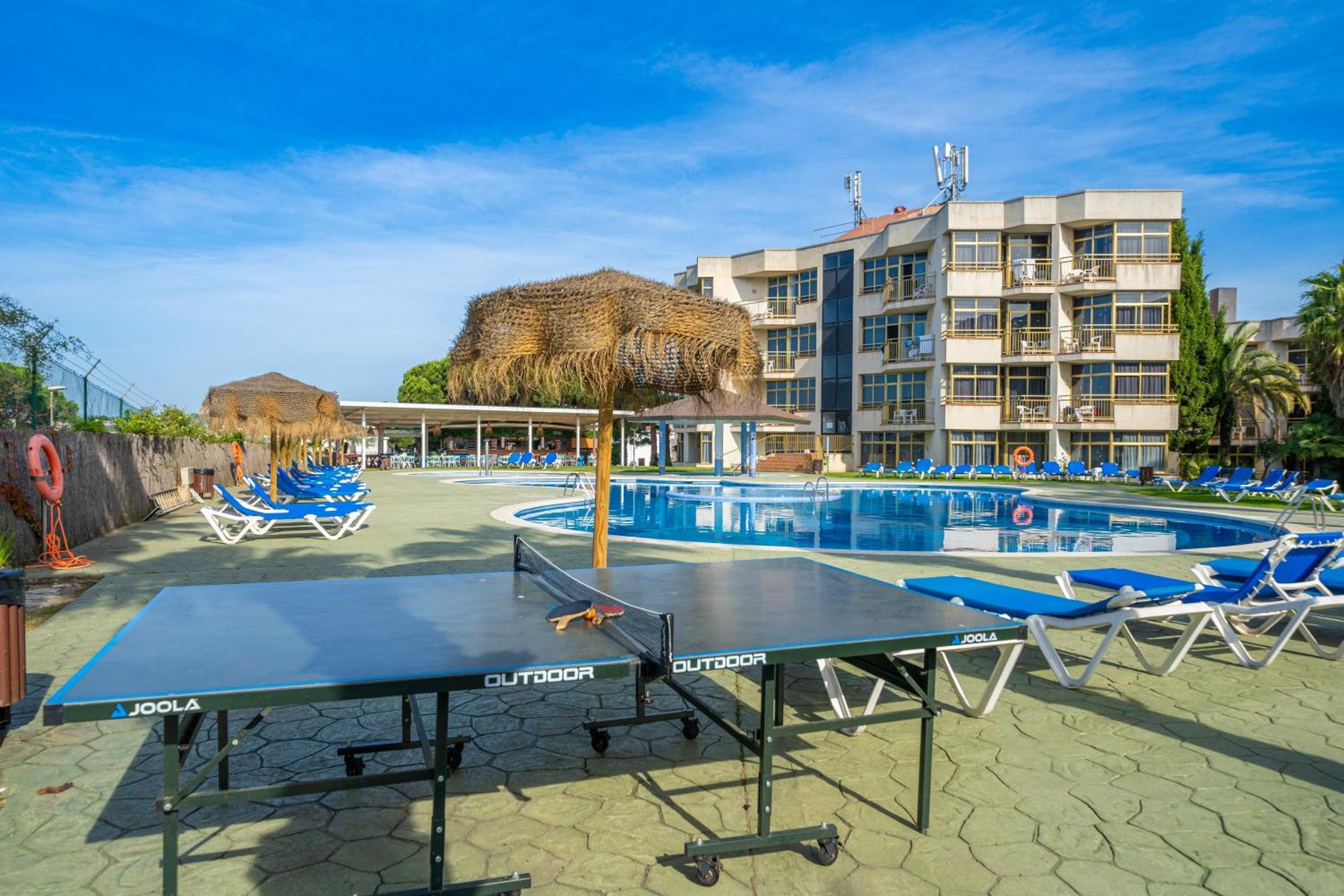 Aparthotel Ar Bolero Park Lloret de Mar Esterno foto
