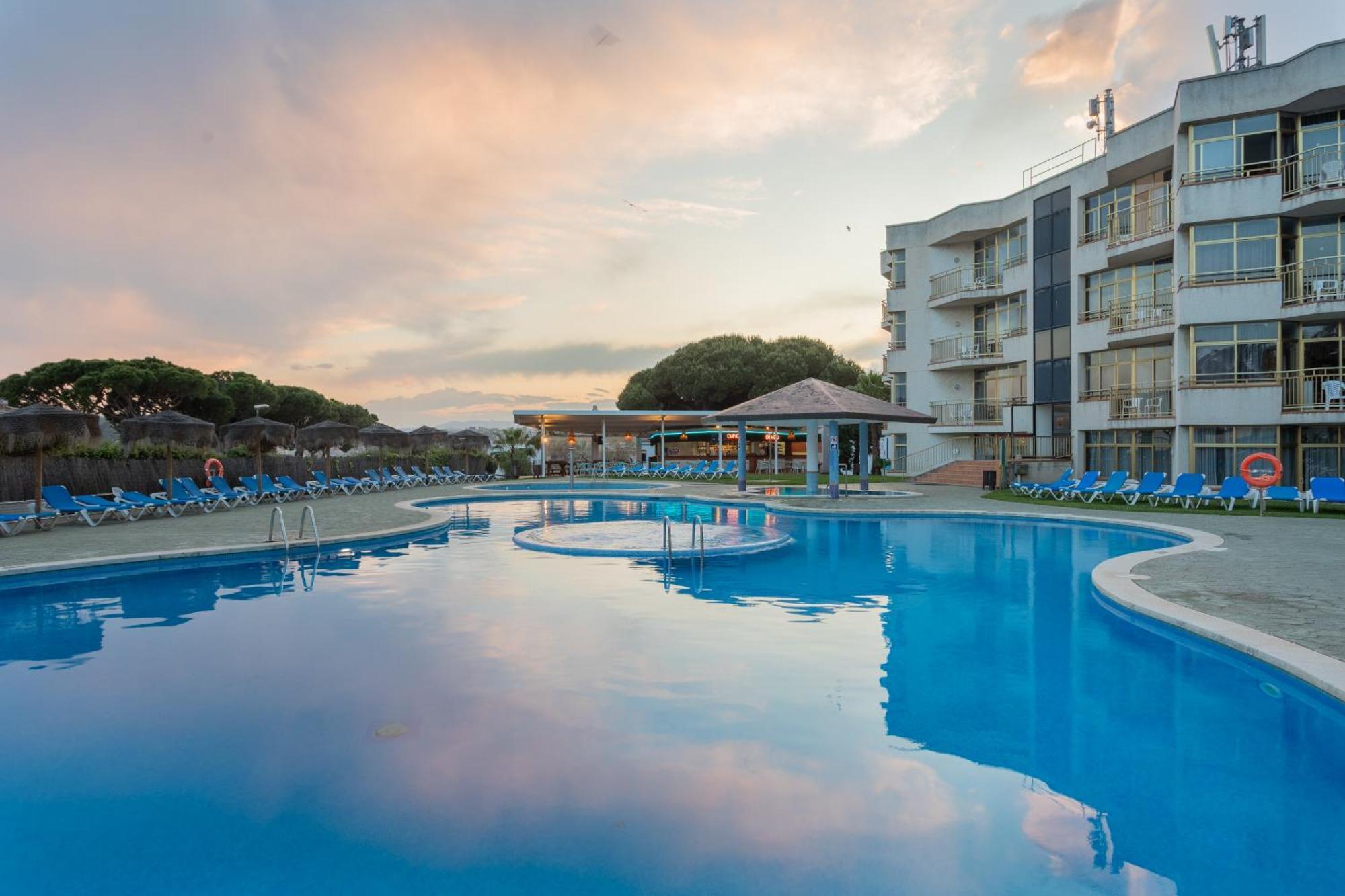Aparthotel Ar Bolero Park Lloret de Mar Esterno foto