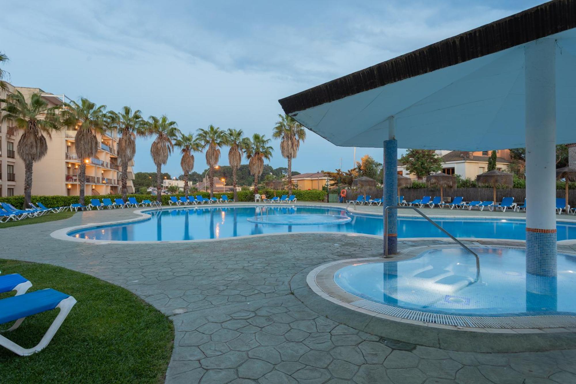 Aparthotel Ar Bolero Park Lloret de Mar Esterno foto